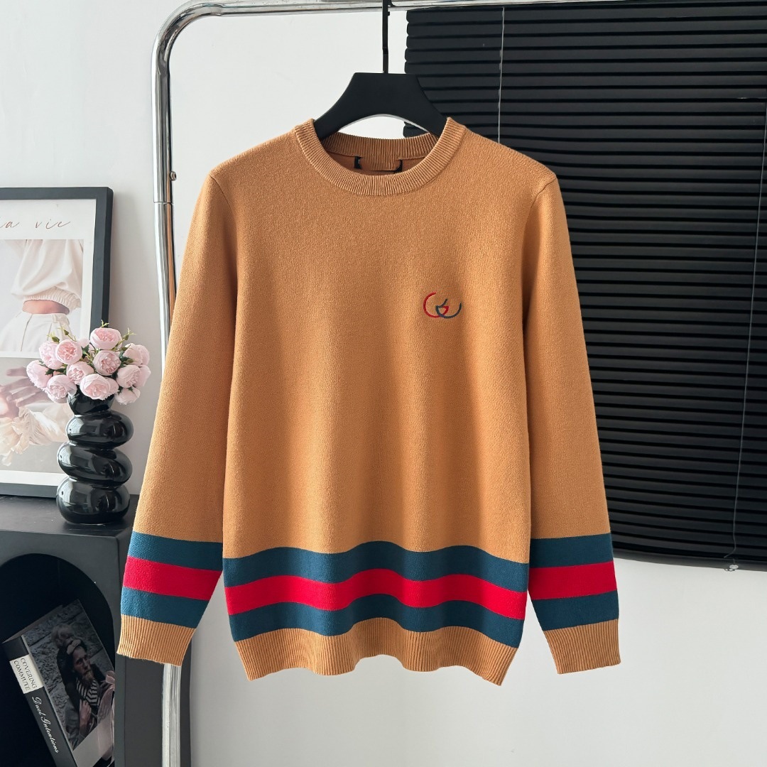 니트 가을 겨울 풀 프린팅 로고 자카드 라운드 넥의 루즈핏 남녀 커플 니트입니다