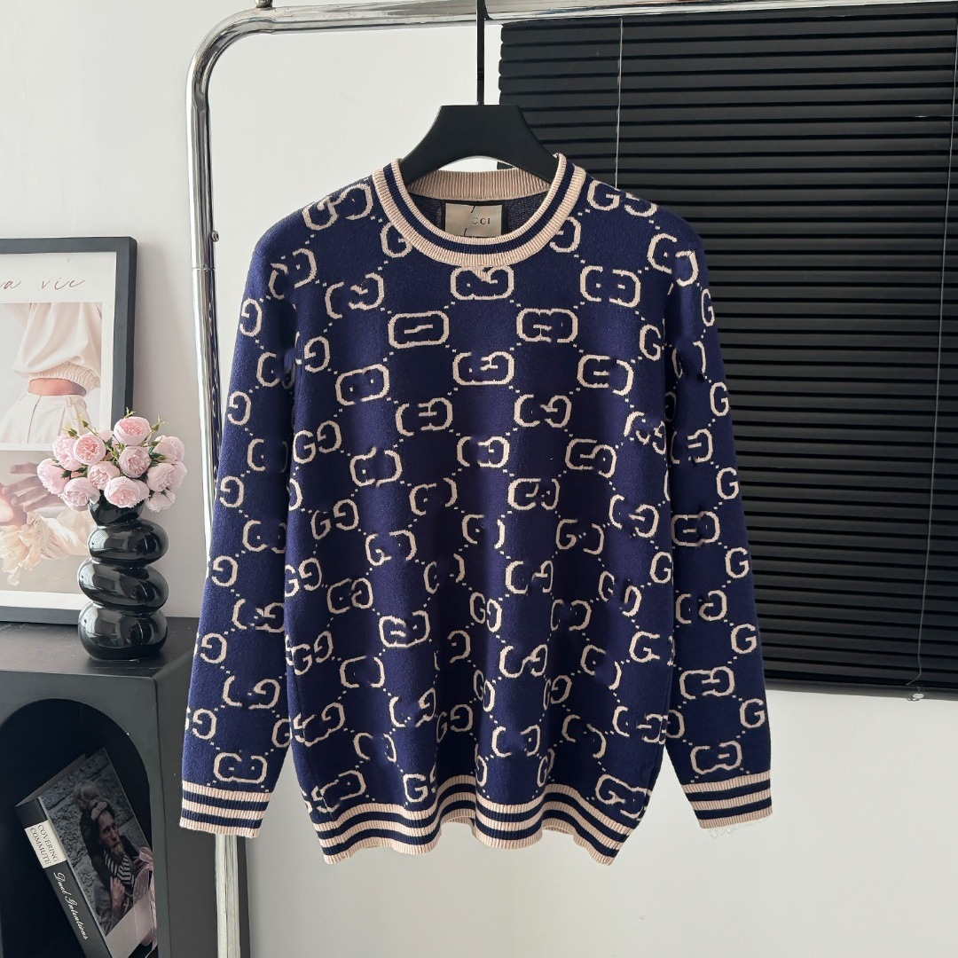 니트 가을 겨울 풀 프린팅 로고 자카드 라운드 넥의 루즈핏 남녀 커플 니트입니다