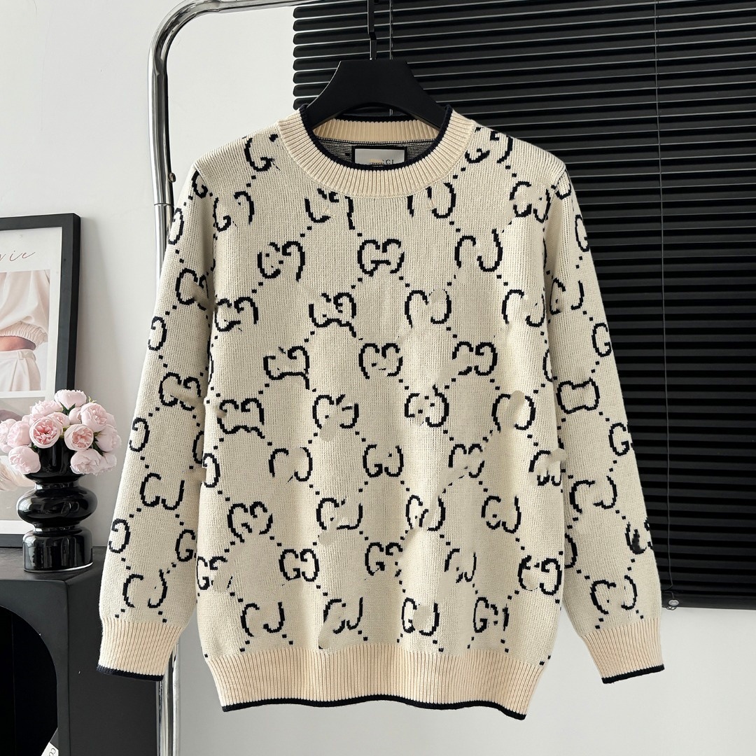 니트 가을 겨울 풀 프린팅 로고 자카드 라운드 넥의 루즈핏 남녀 커플 니트입니다