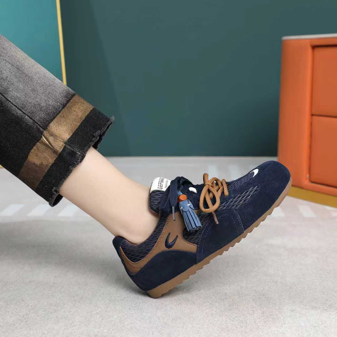 가죽 후드 아웃솔 덕훈 슈즈 여성 2025초가을 새로운 스타일의 편안한 캐주얼화 레트로 스포츠 작은 흰색 슈즈 스포티한 슈즈 여성