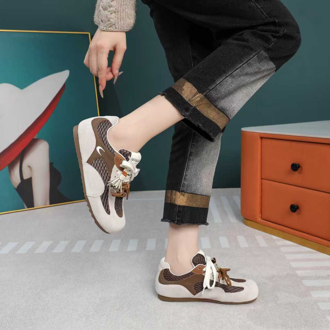 가죽 후드 아웃솔 덕훈 슈즈 여성 2025초가을 새로운 스타일의 편안한 캐주얼화 레트로 스포츠 작은 흰색 슈즈 스포티한 슈즈 여성