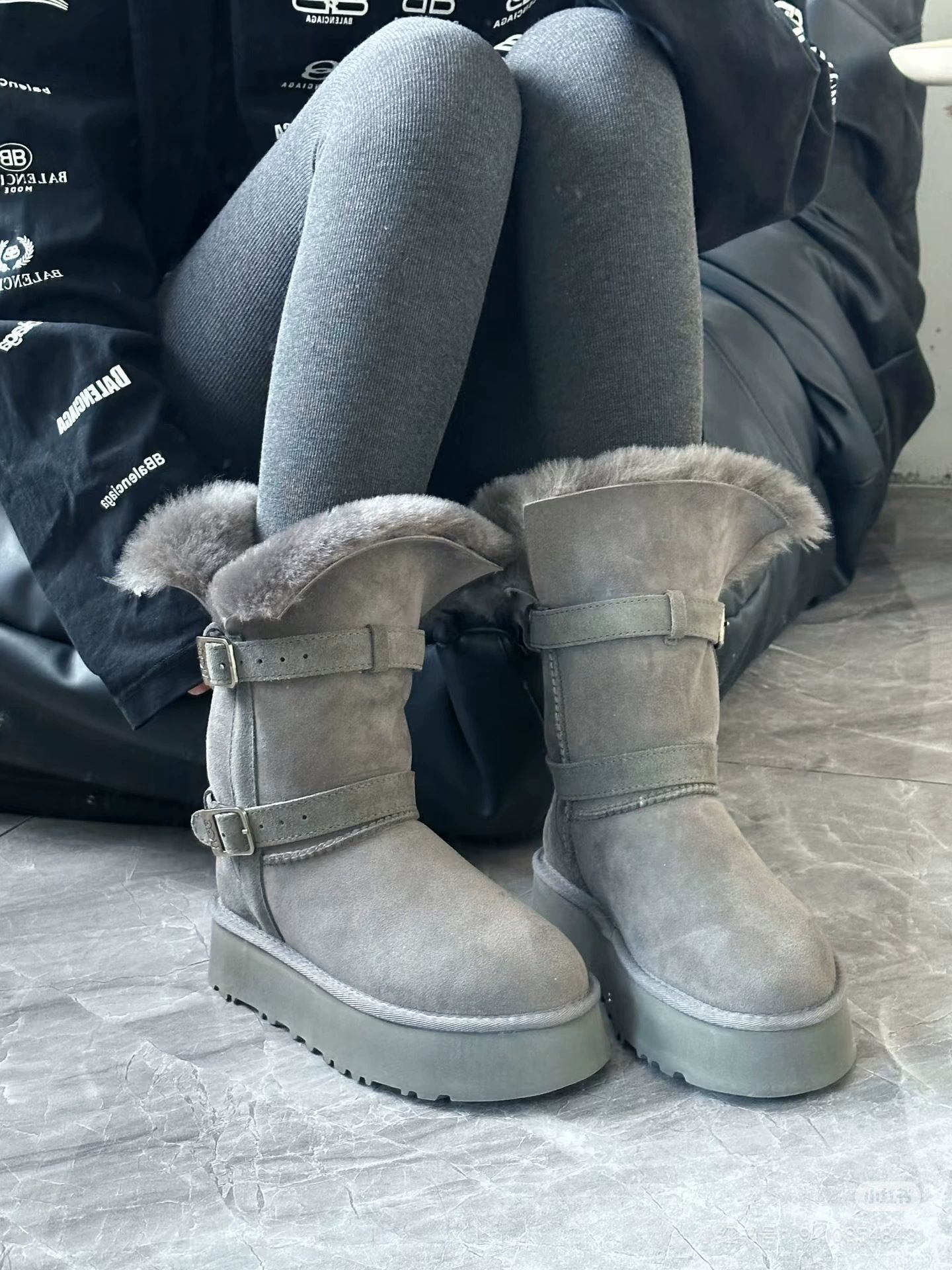 겨울 신상품 도톰한 기모 소가죽 스노우 부츠 2 켤레 여성용 통창으로 날씬해 보이지만 무릎보다 미끄럽지 않고 따뜻해요