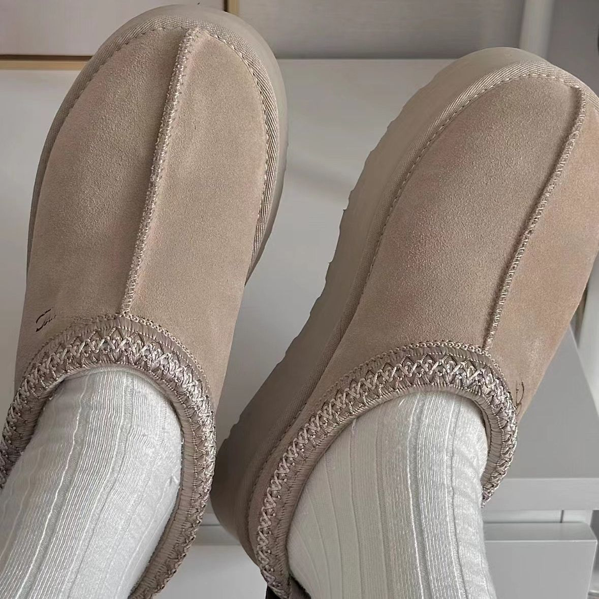 tazz 스노우 부츠 여성 2025 겨울 신상품 통솔 슬리퍼 위에 토트백을 신고 두꺼운 면화를 질질 끌어 미끄럼 방지