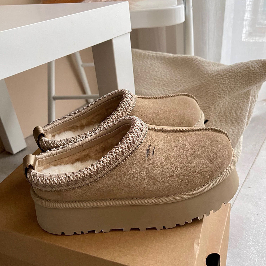 tazz 스노우 부츠 여성 2025 겨울 신상품 통솔 슬리퍼 위에 토트백을 신고 두꺼운 면화를 질질 끌어 미끄럼 방지