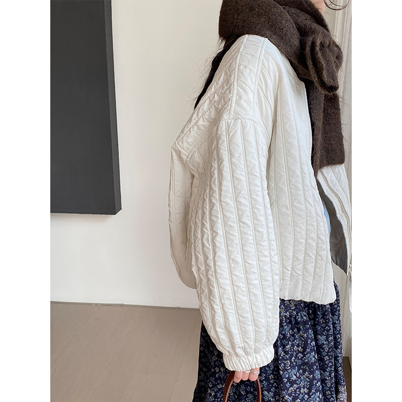 가벼운 한계 라운드 세로줄 누빔 디자인면 아우터 패딩녀