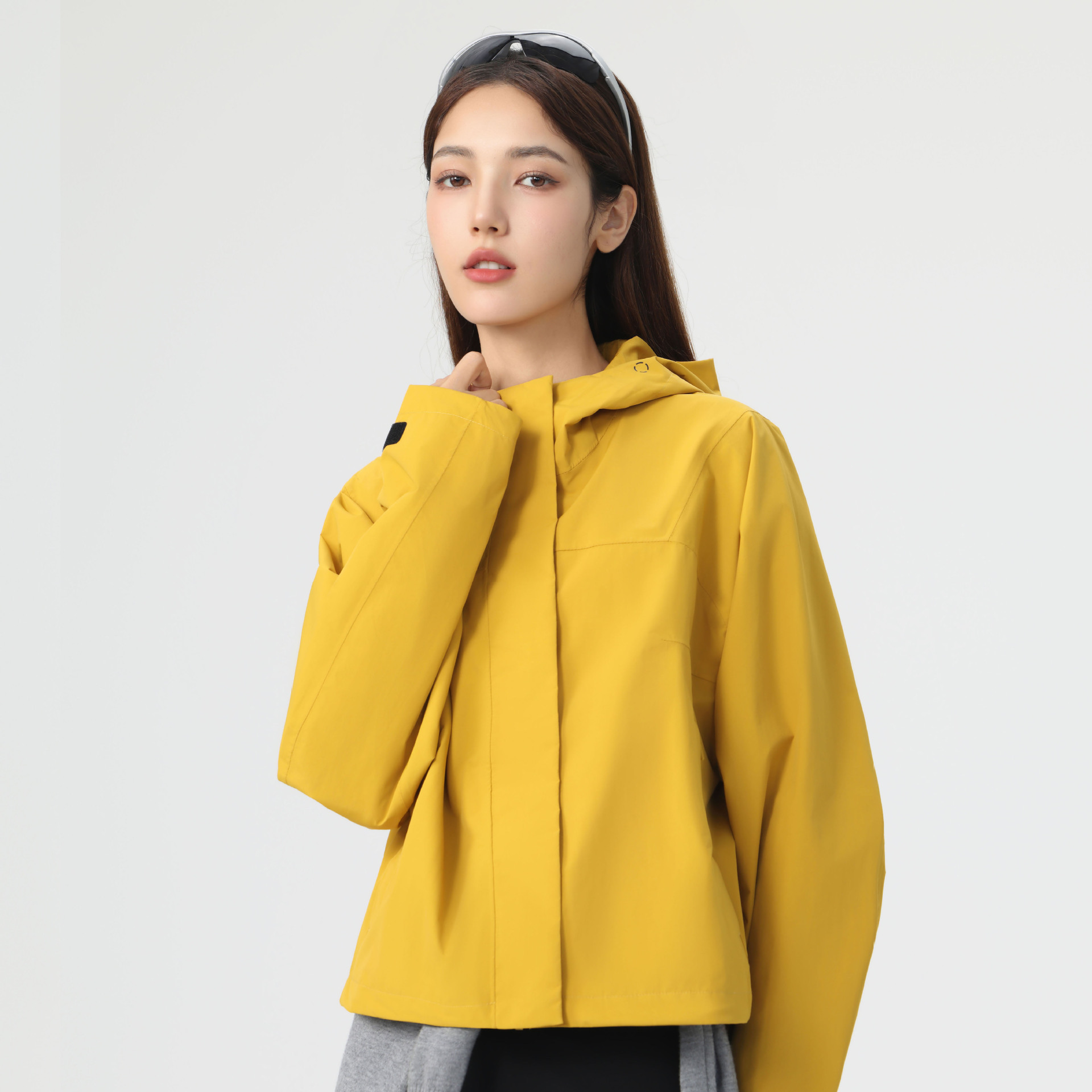 싱글 바람막이 여성용 쇼트 기장으로 방수 방풍 야상 날씬해 보이는 스타일링 트렌디한 아우터 스타일링