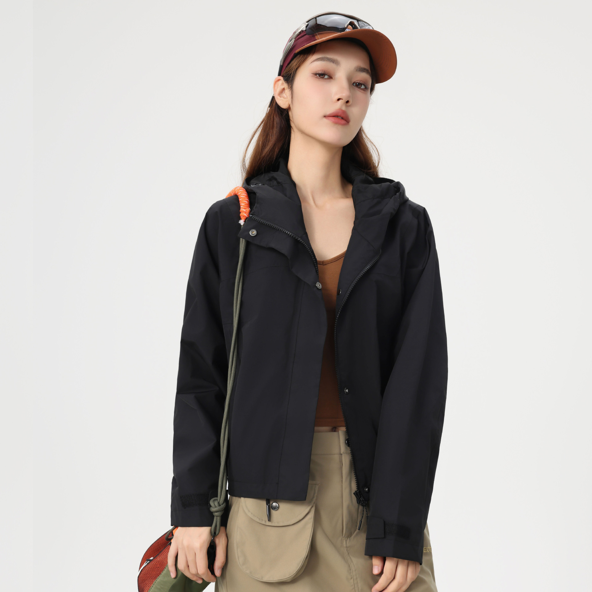 싱글 바람막이 여성용 쇼트 기장으로 방수 방풍 야상 날씬해 보이는 스타일링 트렌디한 아우터 스타일링