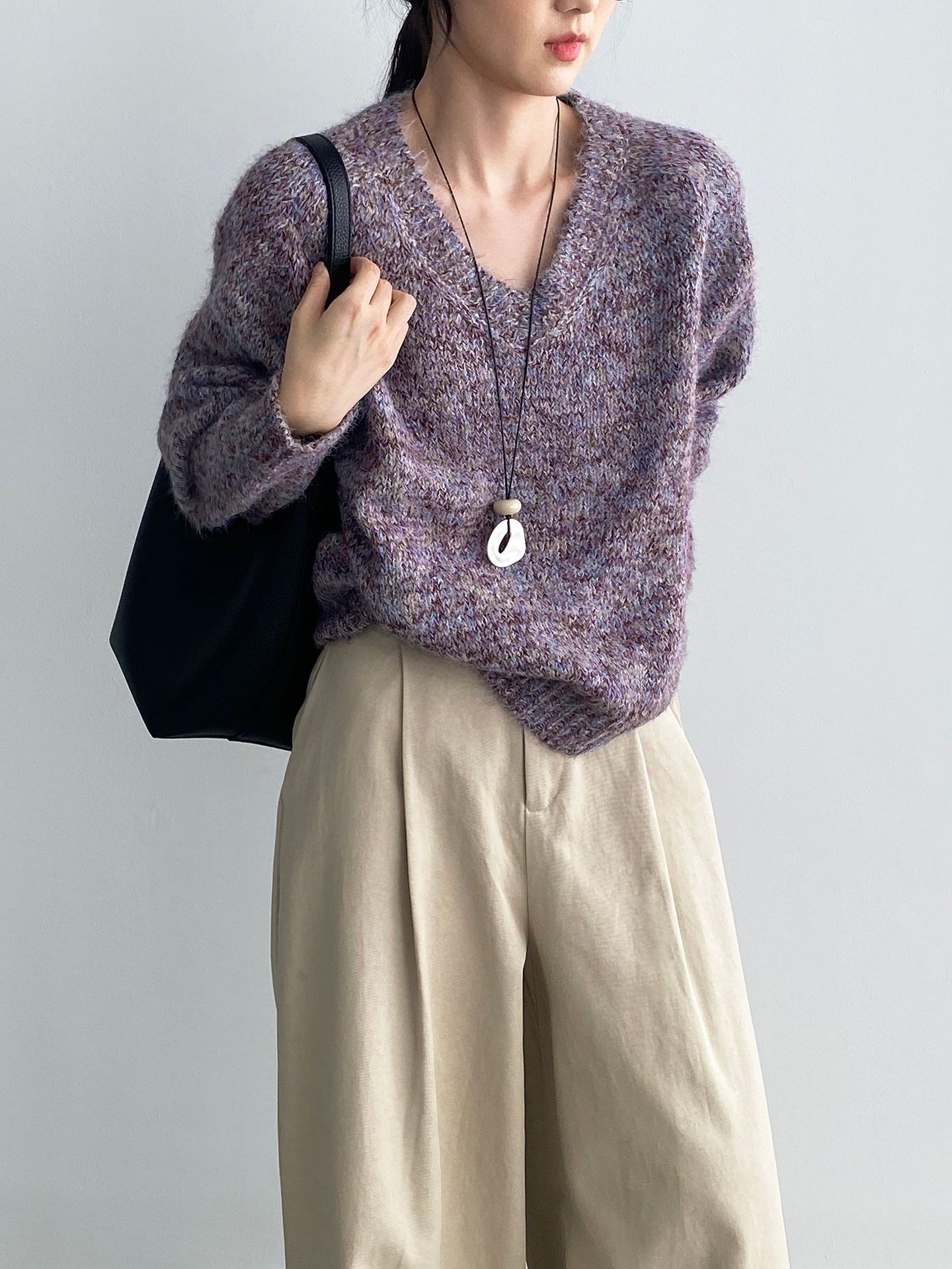 나른한 느낌의 브이넥 잡티 스웨터 통근녀 느낌의 널찍하고 쫀쫀한 니트