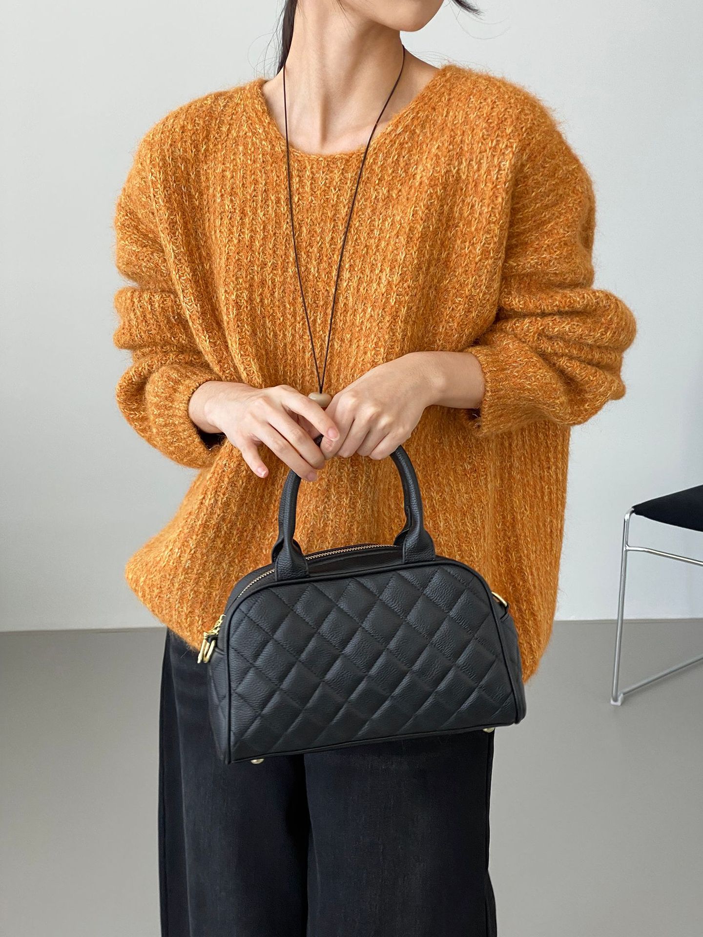 나른한 한국계 스웨터 쫀득쫀득한 니트와 매치해도 좋다