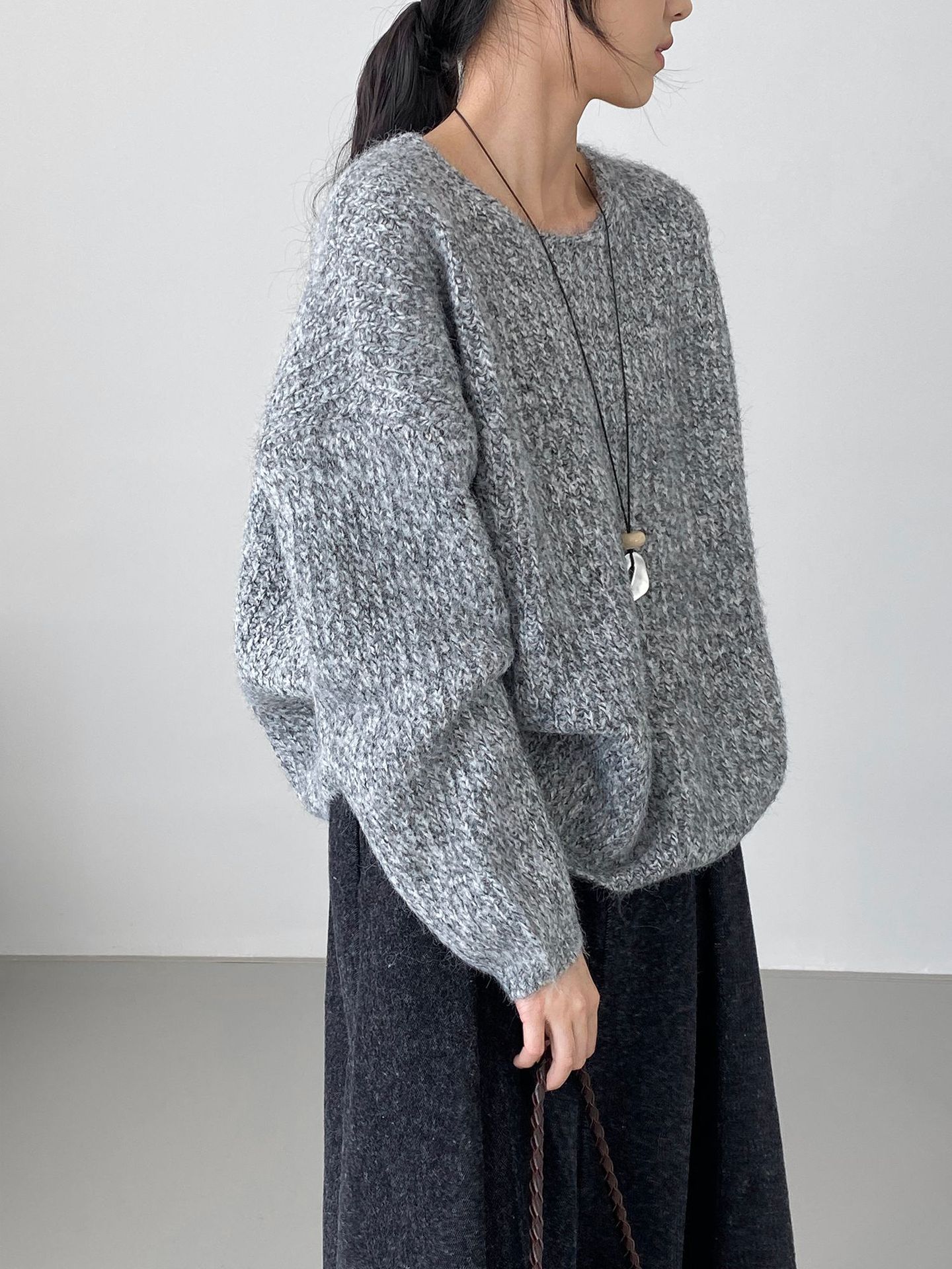 나른한 한국계 스웨터 쫀득쫀득한 니트와 매치해도 좋다