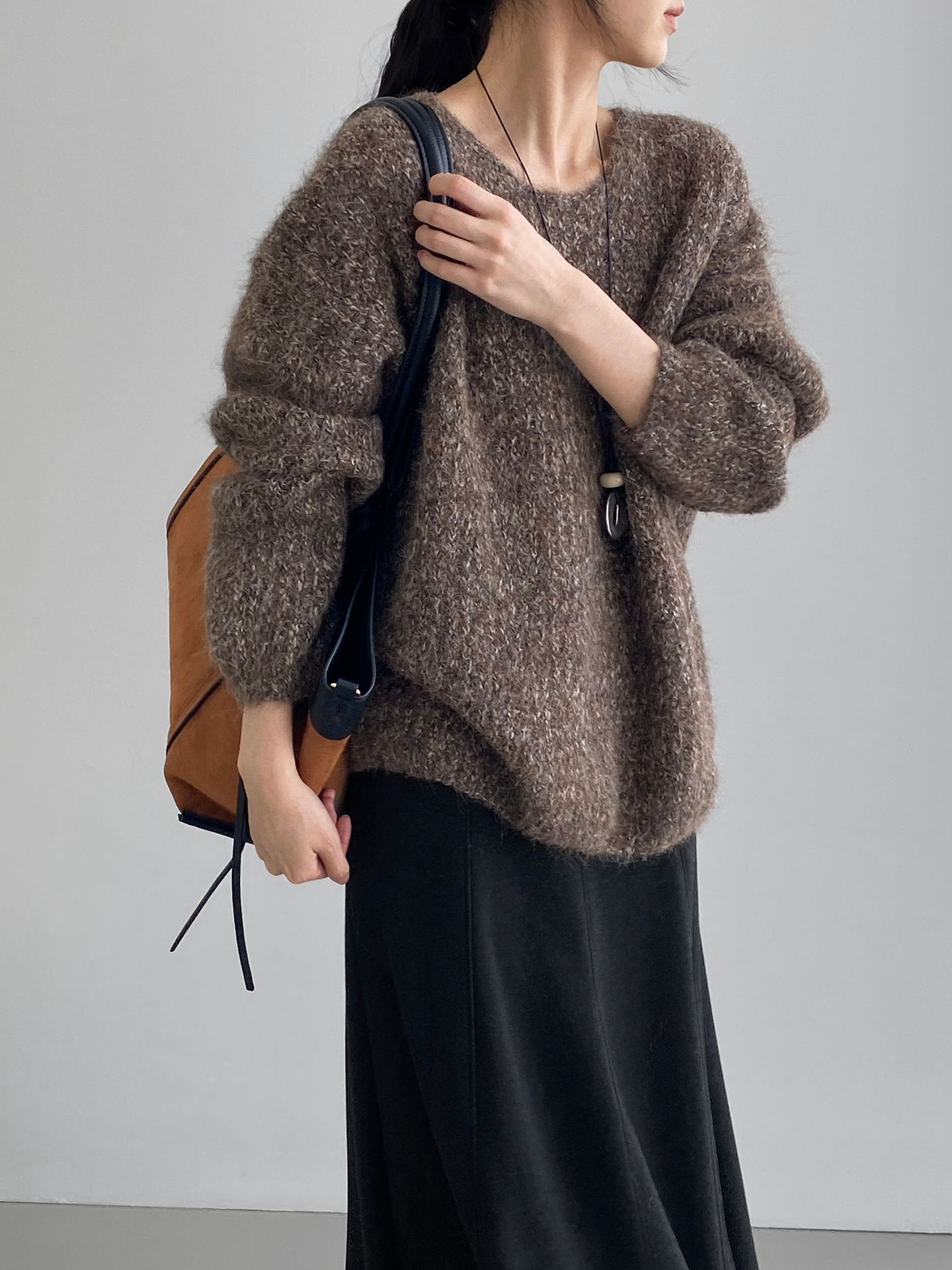 나른한 한국계 스웨터 쫀득쫀득한 니트와 매치해도 좋다