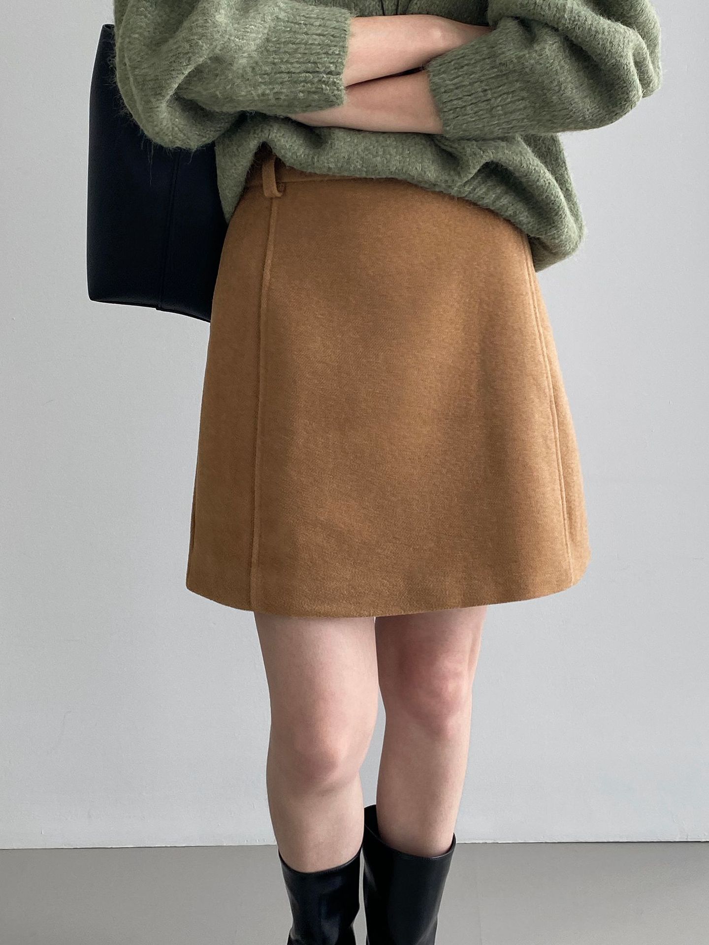 한파 복고풍 심플한 트위드 스커트 여성 하이웨이스트, 어디에나 엉덩이를 덮어 날씬해 보이는 a 라인 스커트입니다