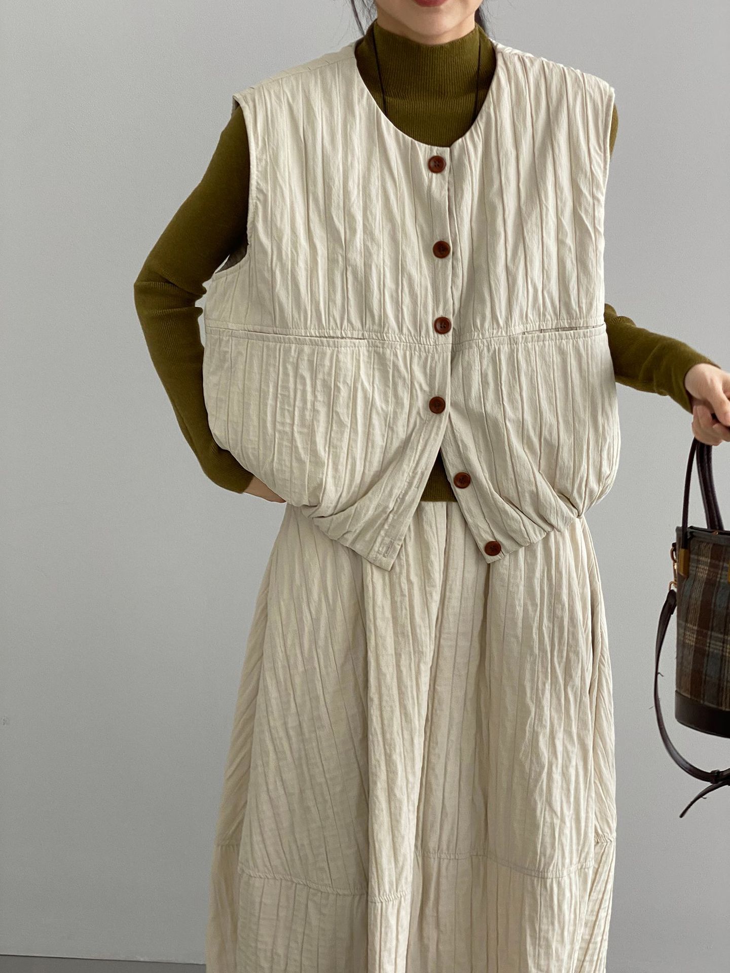 데일 플로랄 세트 라운드넥 누빔 베스트 코트면 날씬해 보이는 스커트 투피스