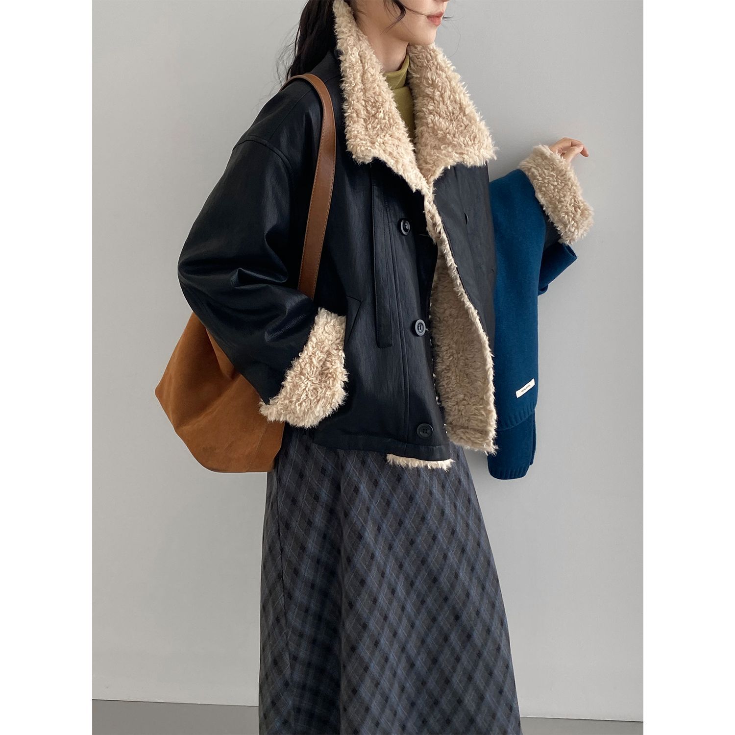 복고 멋스러운 한국계 pu 패딩 여성 스웨이드 패딩 재킷에 흰색 오리털 점퍼