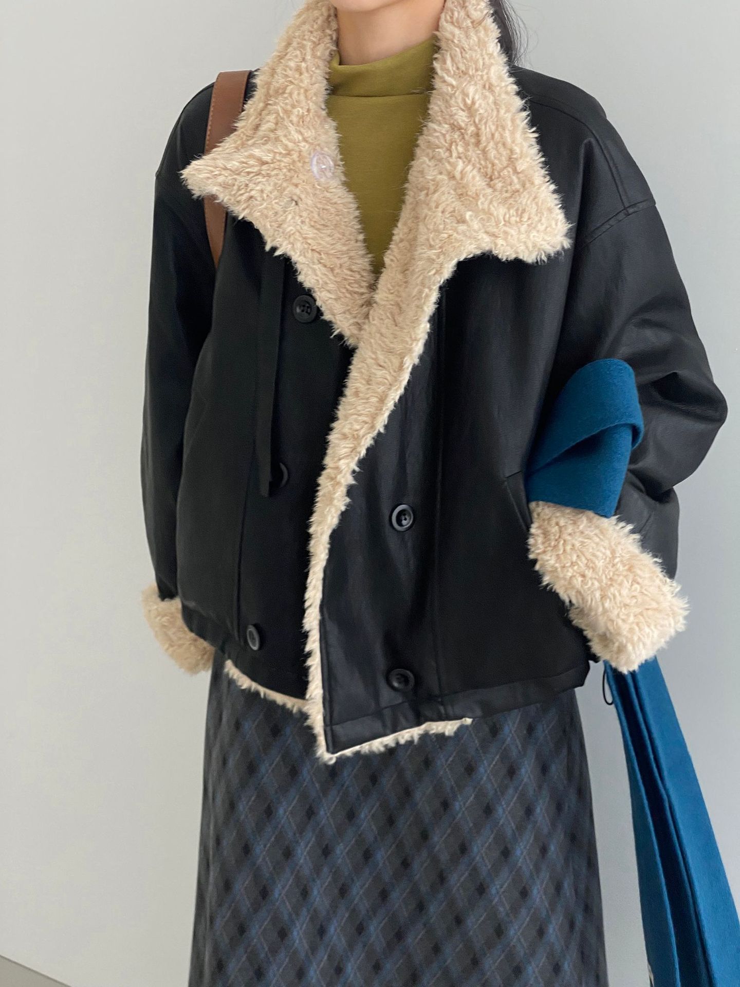 복고 멋스러운 한국계 pu 패딩 여성 스웨이드 패딩 재킷에 흰색 오리털 점퍼