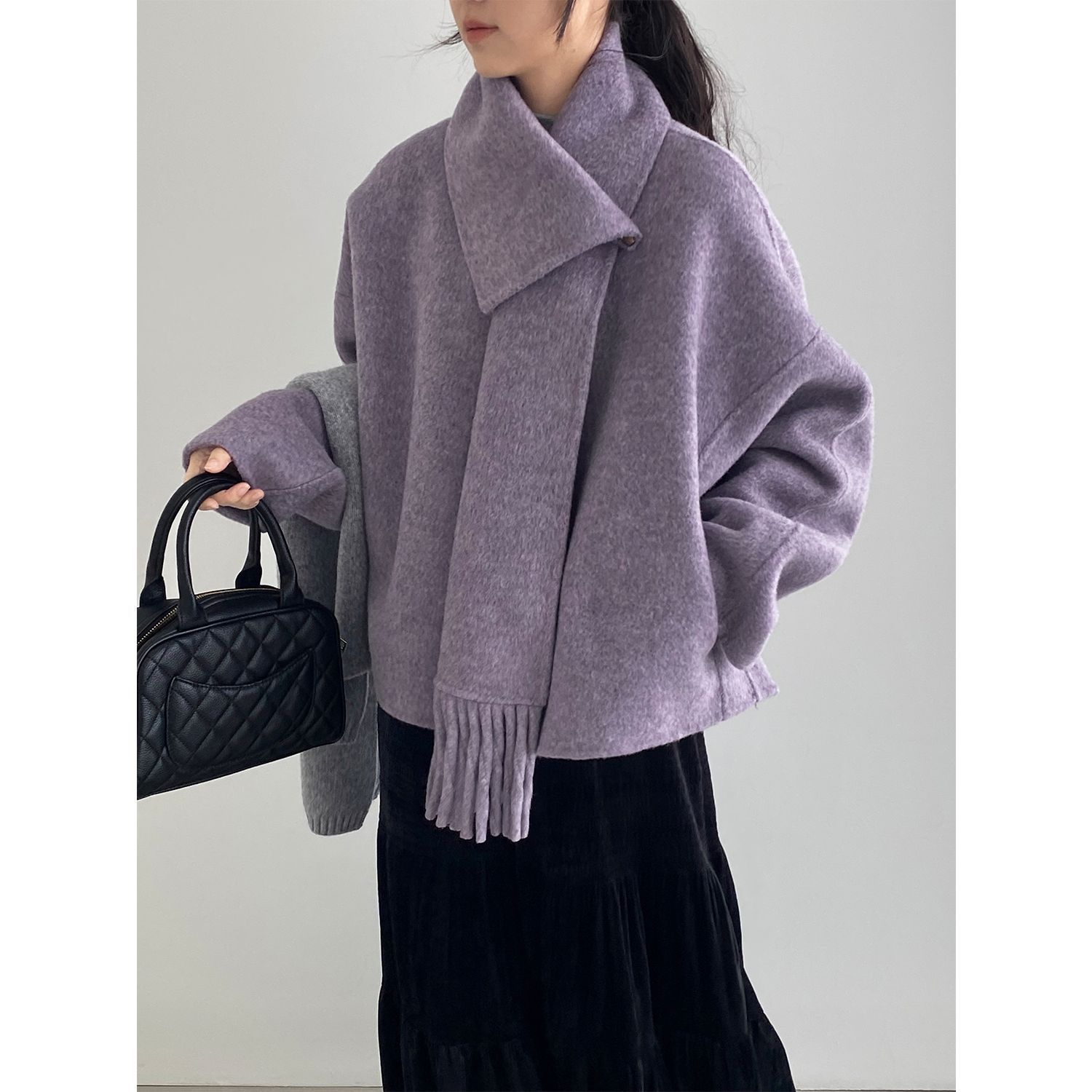 포근한 느낌의 방한용 머플러가 달린 더블 모직 코트 여성스러운 고급스러움 키 작은 울 코트