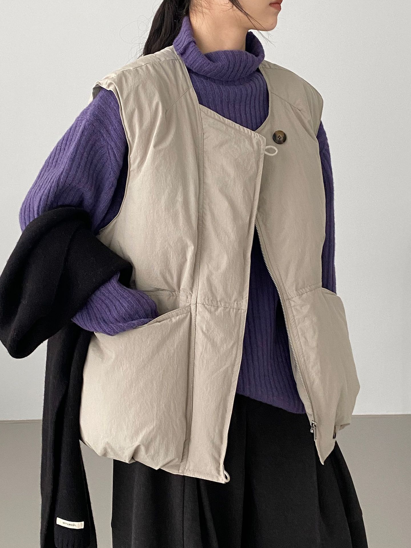 터프한 가방 90 화이트 오리털 패딩 조끼 페미닌의 넉넉하고 두툼한 조끼 코트입니다