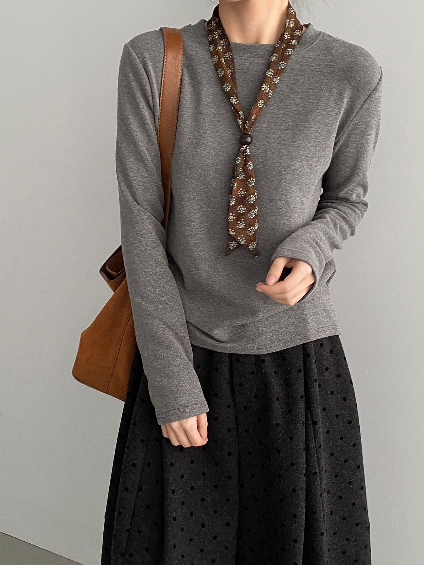 단색 라운드넥에 두툼한 한색 이너 여성의 가을 겨울 이너 레이어드 탑