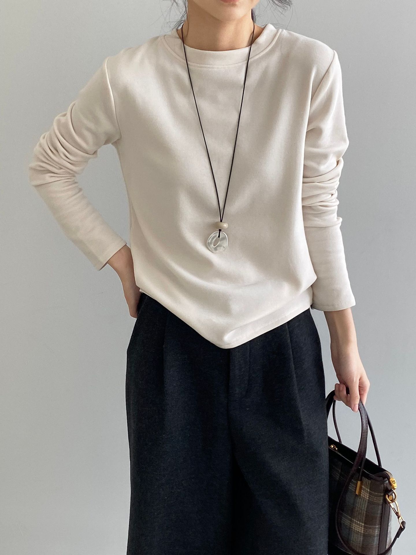 단색 라운드넥에 두툼한 한색 이너 여성의 가을 겨울 이너 레이어드 탑