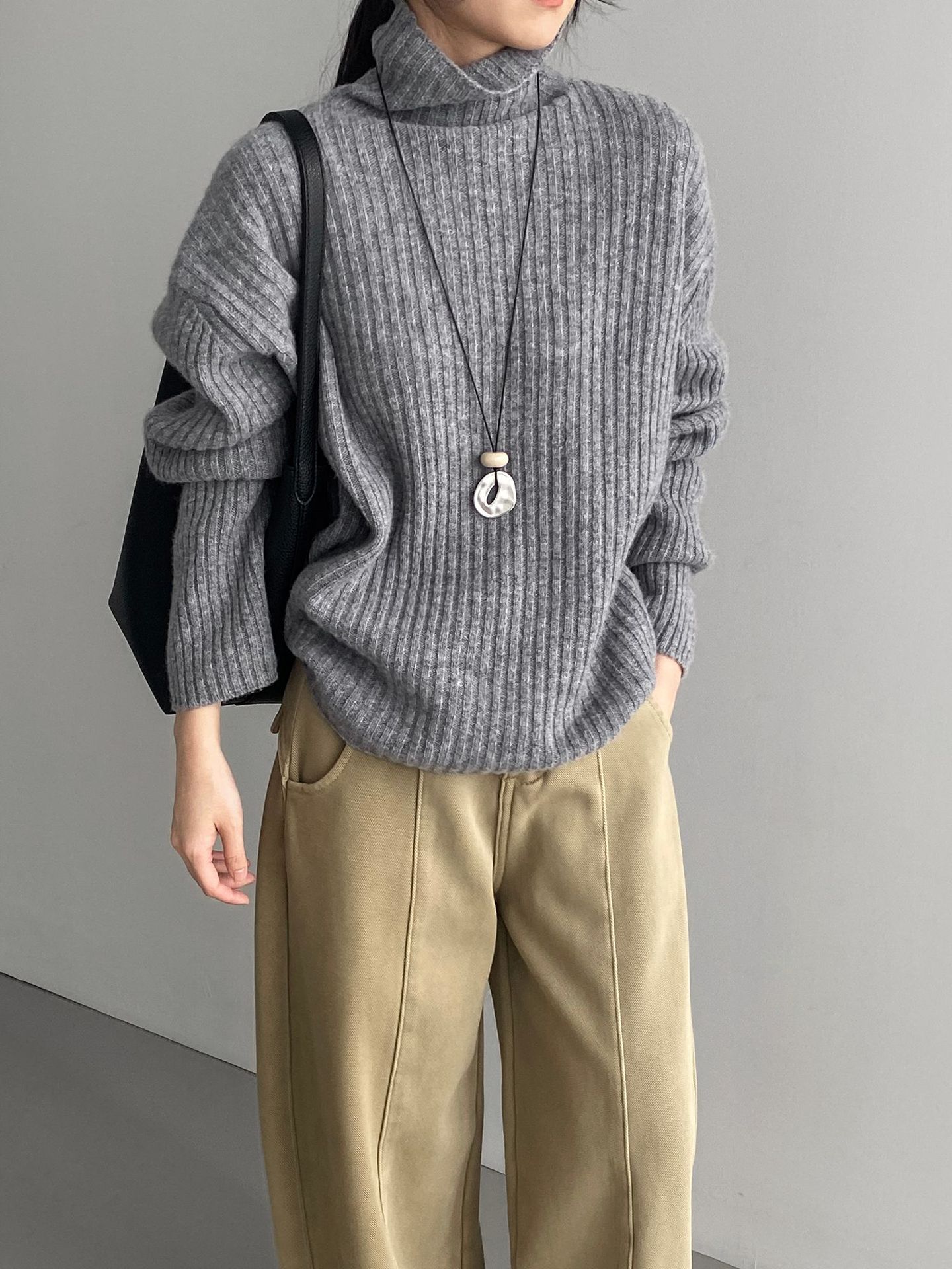 한국계 울 퀄리티 높은 터틀넥 나른한 여성 니트