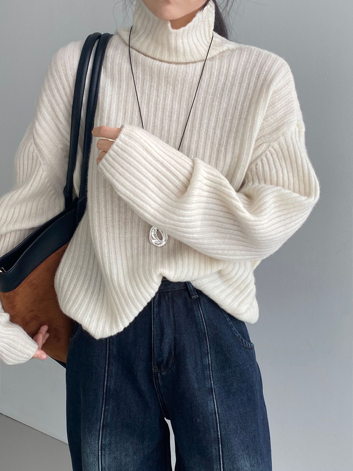 한국계 울 퀄리티 높은 터틀넥 나른한 여성 니트