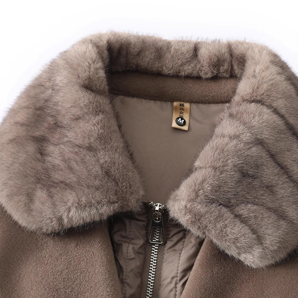 겨울옷 하이패션 미디엄 롱 패딩 점퍼. 중장년층 여성들의 가을 겨울 트렌디한 화이트 오리털 점퍼