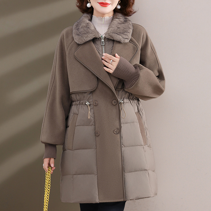 겨울옷 하이패션 미디엄 롱 패딩 점퍼. 중장년층 여성들의 가을 겨울 트렌디한 화이트 오리털 점퍼