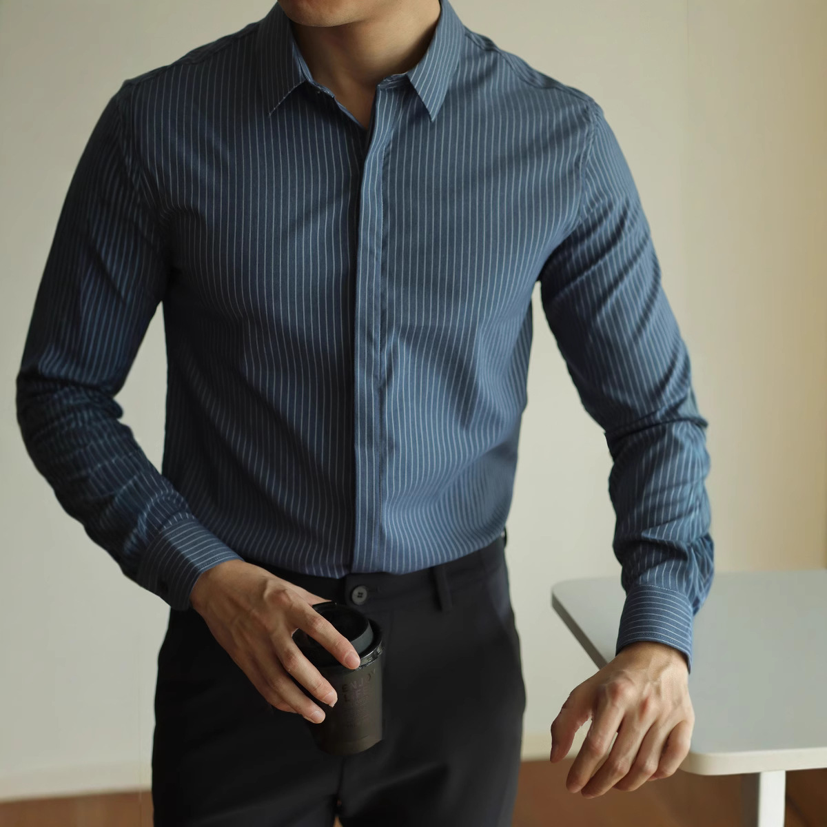 고급 스트라이프 남성용 라이트 비즈니스 긴팔 셔츠 봄 가을 신상품 다림질 방지 구김 방지 캐주얼 셔츠입니다