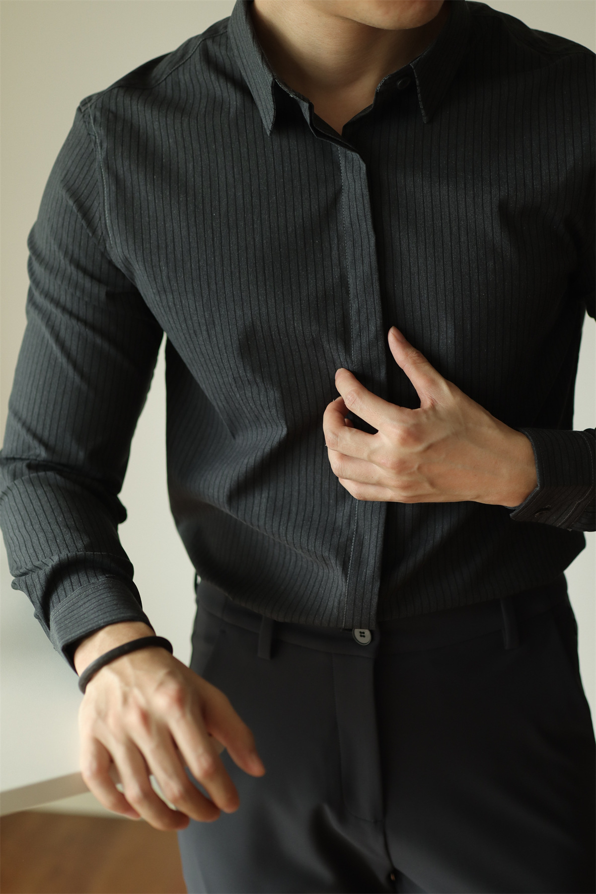 고급 스트라이프 남성용 라이트 비즈니스 긴팔 셔츠 봄 가을 신상품 다림질 방지 구김 방지 캐주얼 셔츠입니다