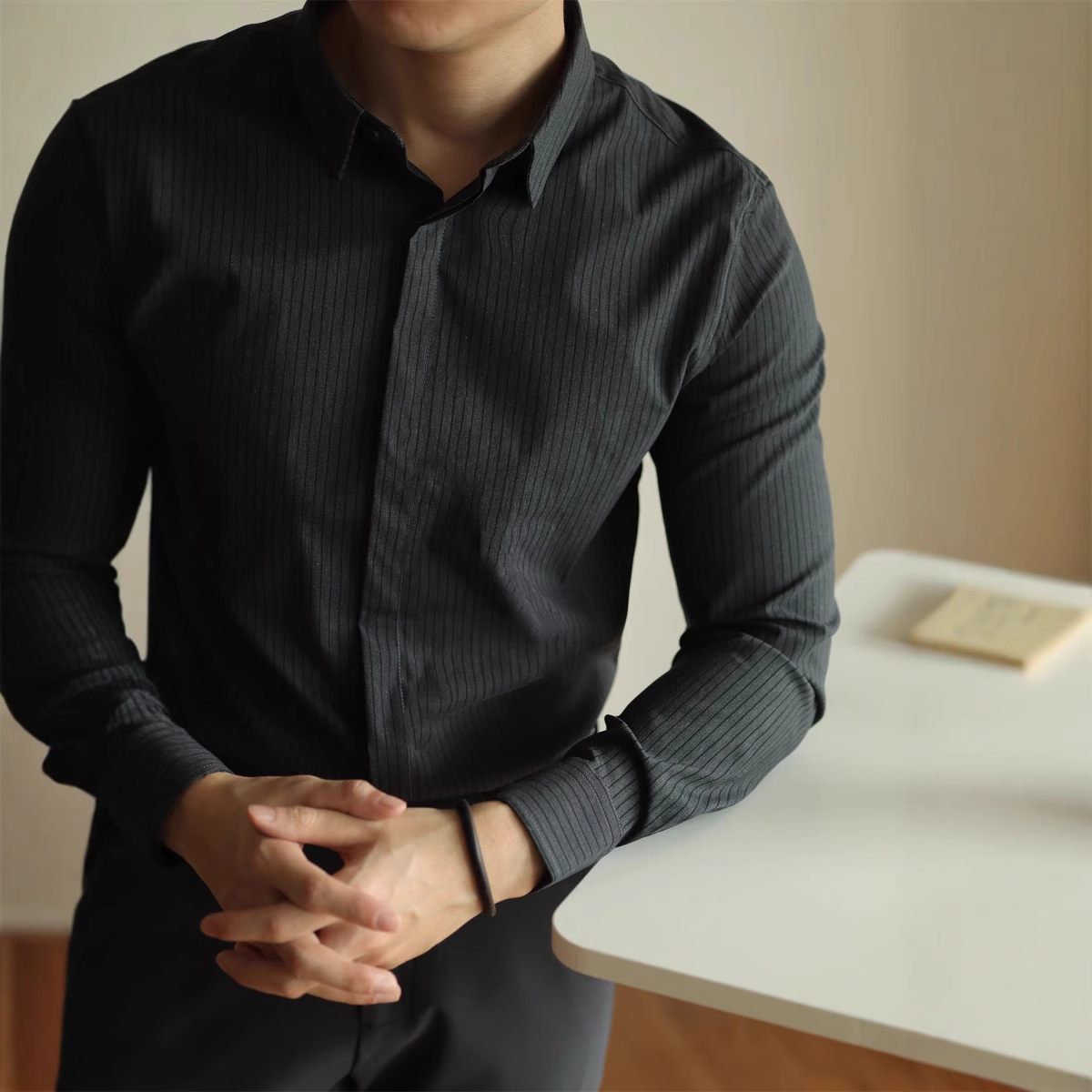 고급 스트라이프 남성용 라이트 비즈니스 긴팔 셔츠 봄 가을 신상품 다림질 방지 구김 방지 캐주얼 셔츠입니다