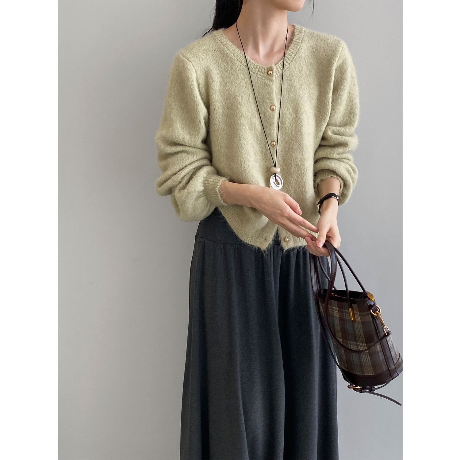 10 울 부드러운 초롱 소매 니트 여성 라운드 칼라 단추 찰밥 스웨터