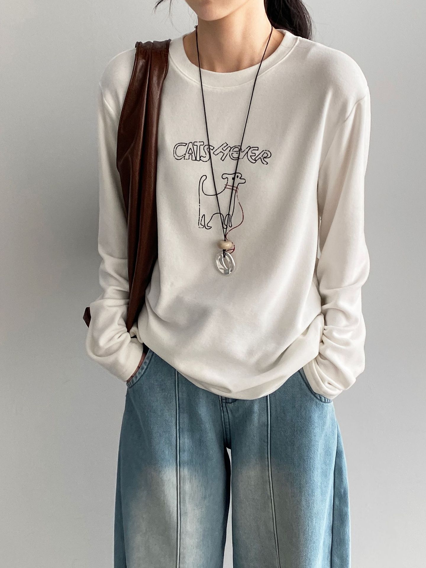 한청 감령 캐릭터 강아지 퍼머 기모 티셔츠 여성 라운드 프린팅은 긴팔 이너로 코디하기 좋습니다