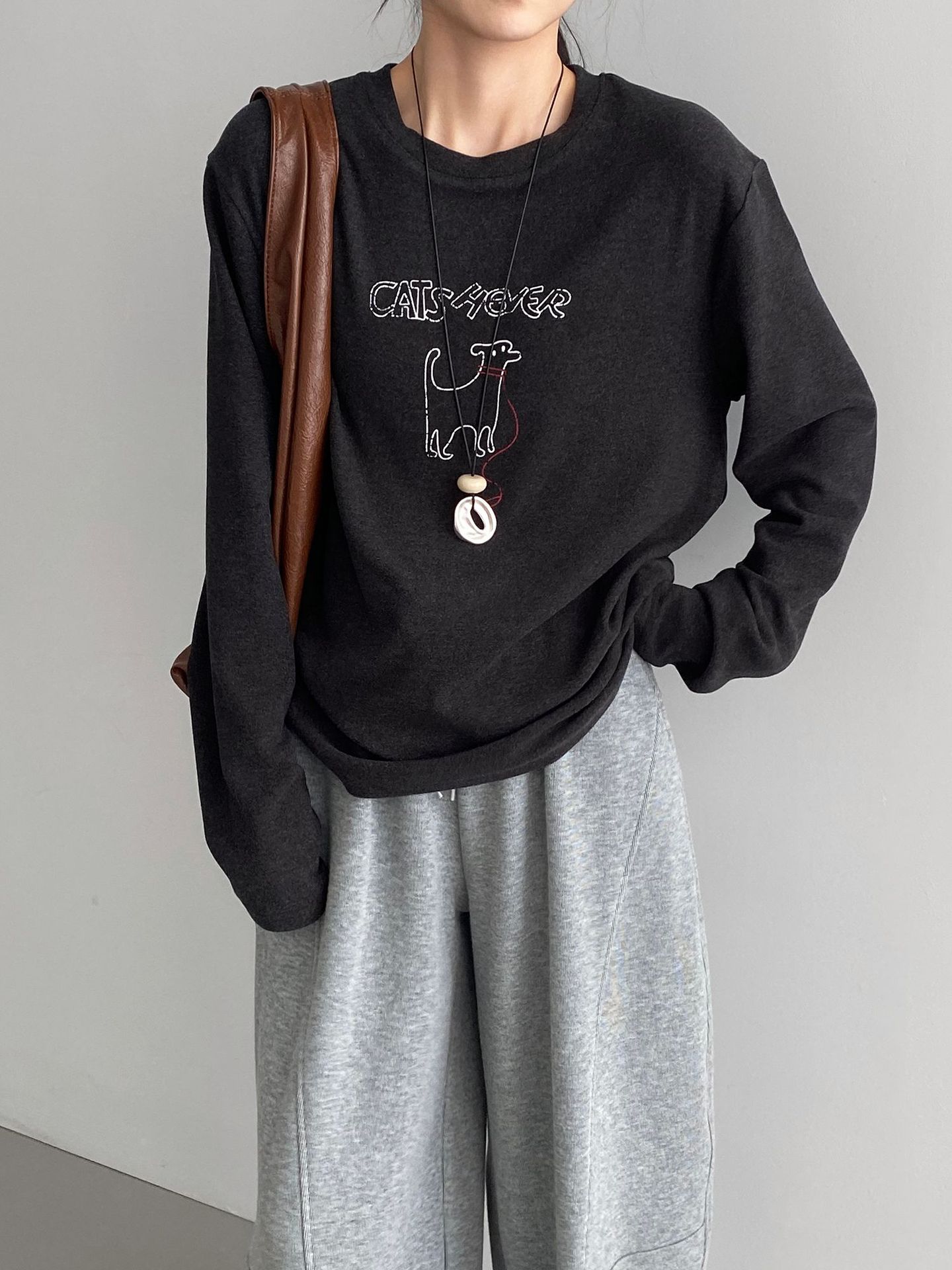 한청 감령 캐릭터 강아지 퍼머 기모 티셔츠 여성 라운드 프린팅은 긴팔 이너로 코디하기 좋습니다