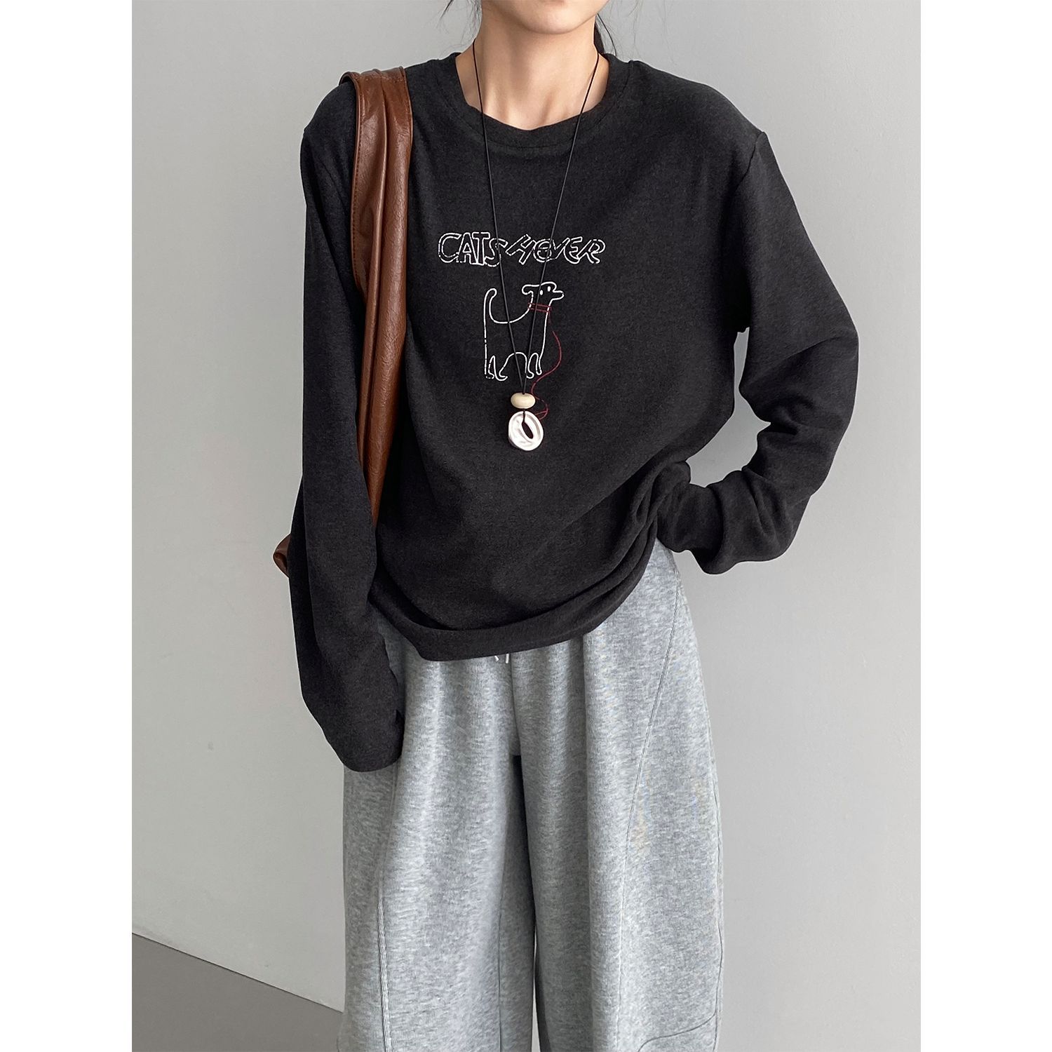 한청 감령 캐릭터 강아지 퍼머 기모 티셔츠 여성 라운드 프린팅은 긴팔 이너로 코디하기 좋습니다