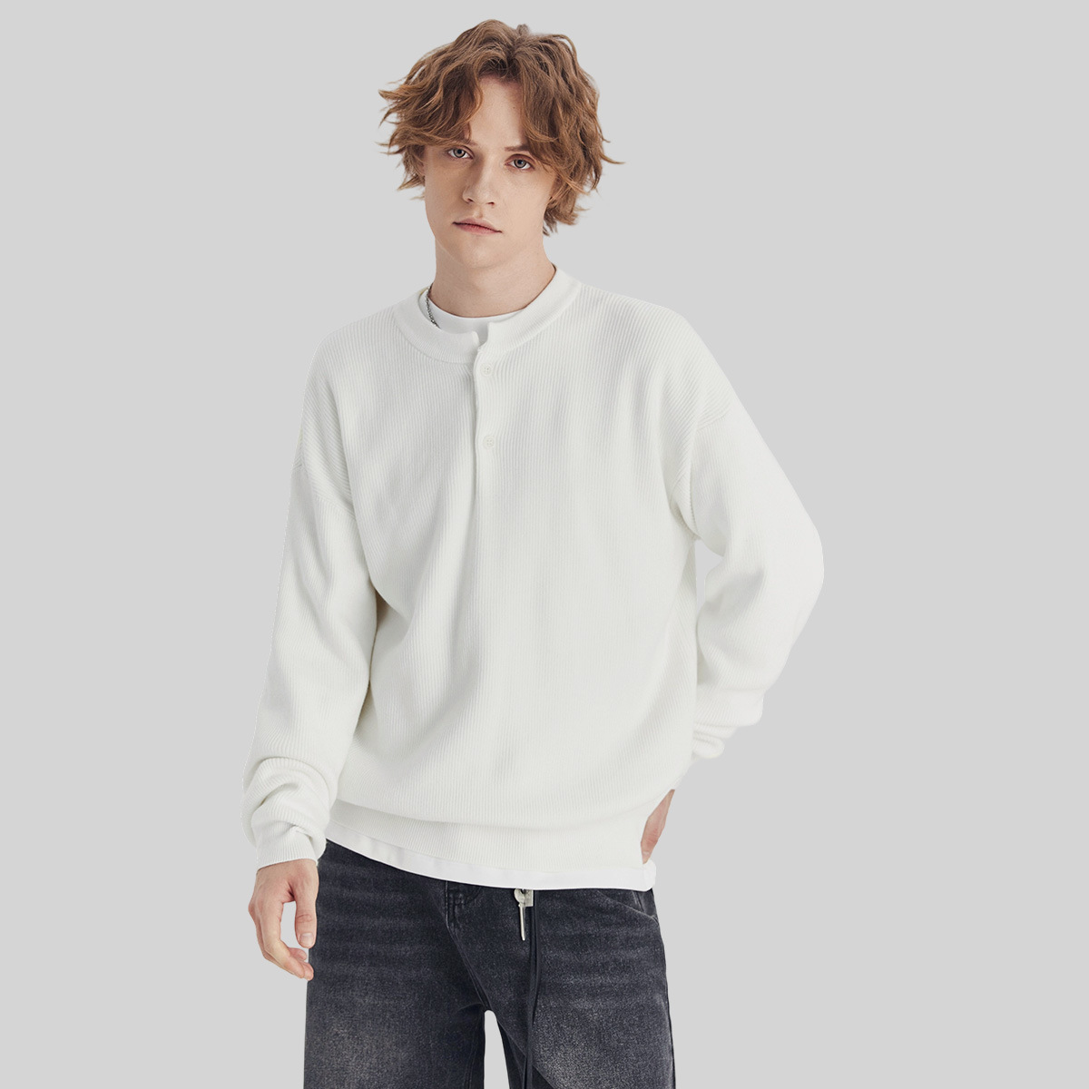 남성복 가을 겨울 반오픈 니트 남성패션 고급스러움의 루즈핏 니트 긴팔 이너