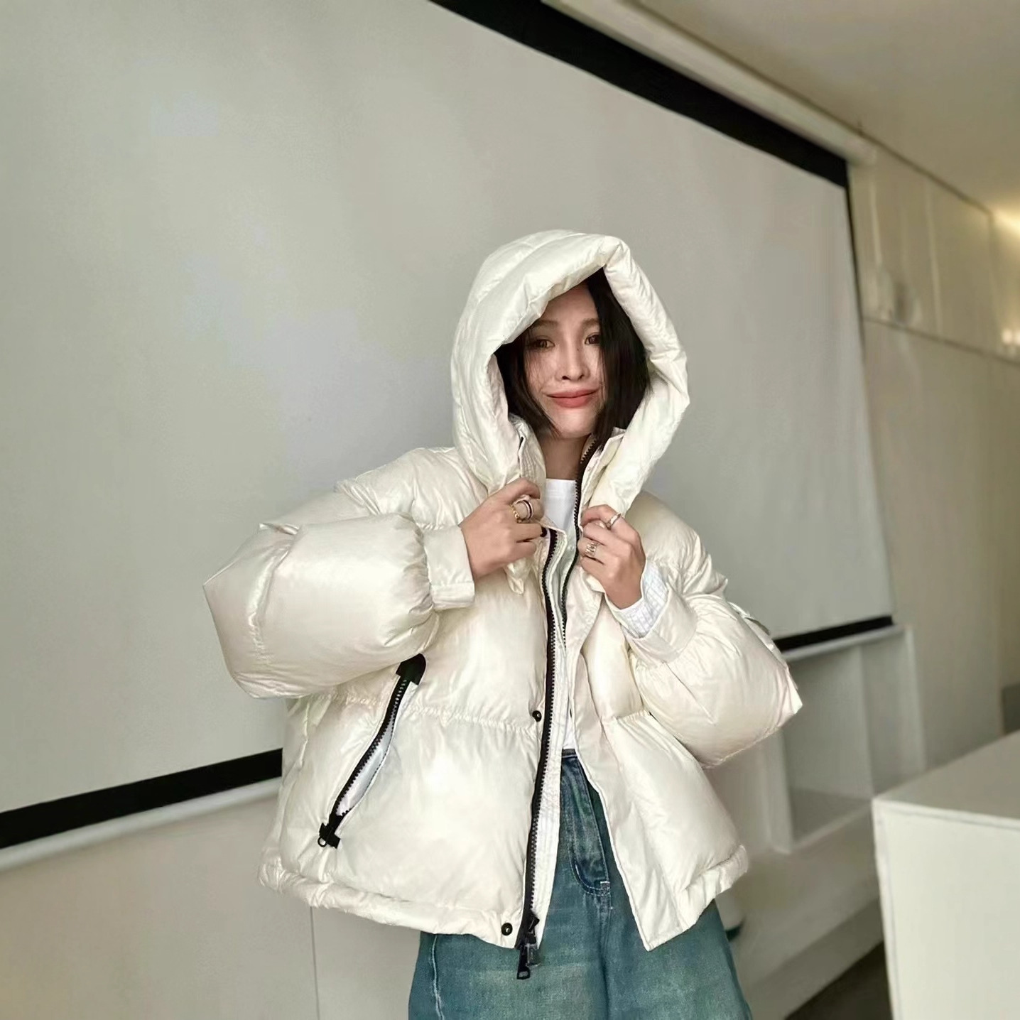 겨울옷 신상 여성복 패딩 후드 칼라식빵 점퍼 흰색 오리털 점퍼 반바지 신상