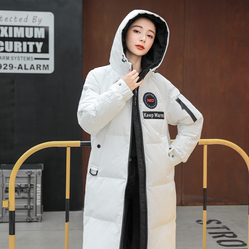 겨울 패딩 신상 기장 구스다운으로 도톰한 한판 트렌디한 여성 캐주얼 아우터입니다