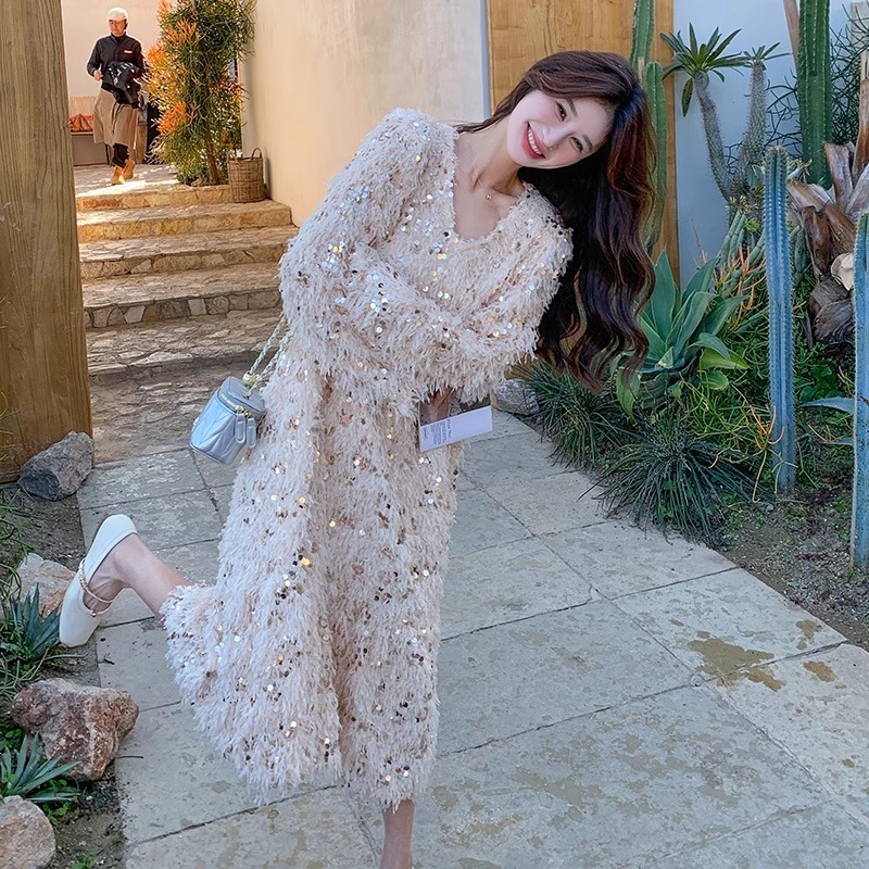 앙증맞은 원피스를 입은 여자