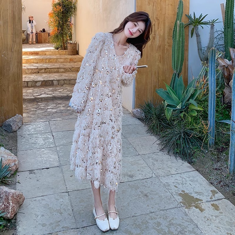 앙증맞은 원피스를 입은 여자