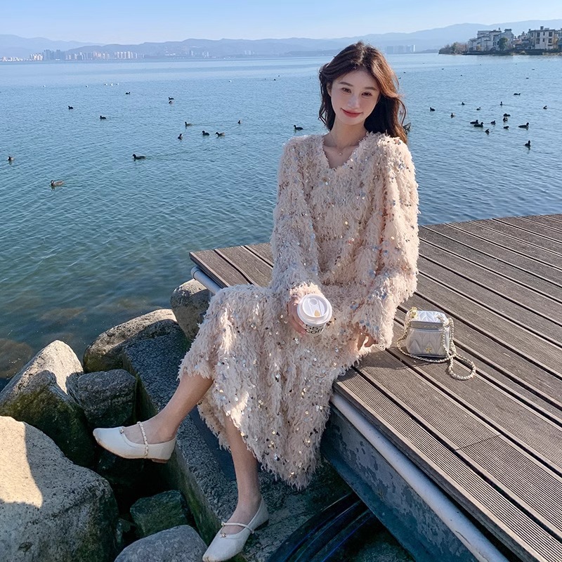 앙증맞은 원피스를 입은 여자