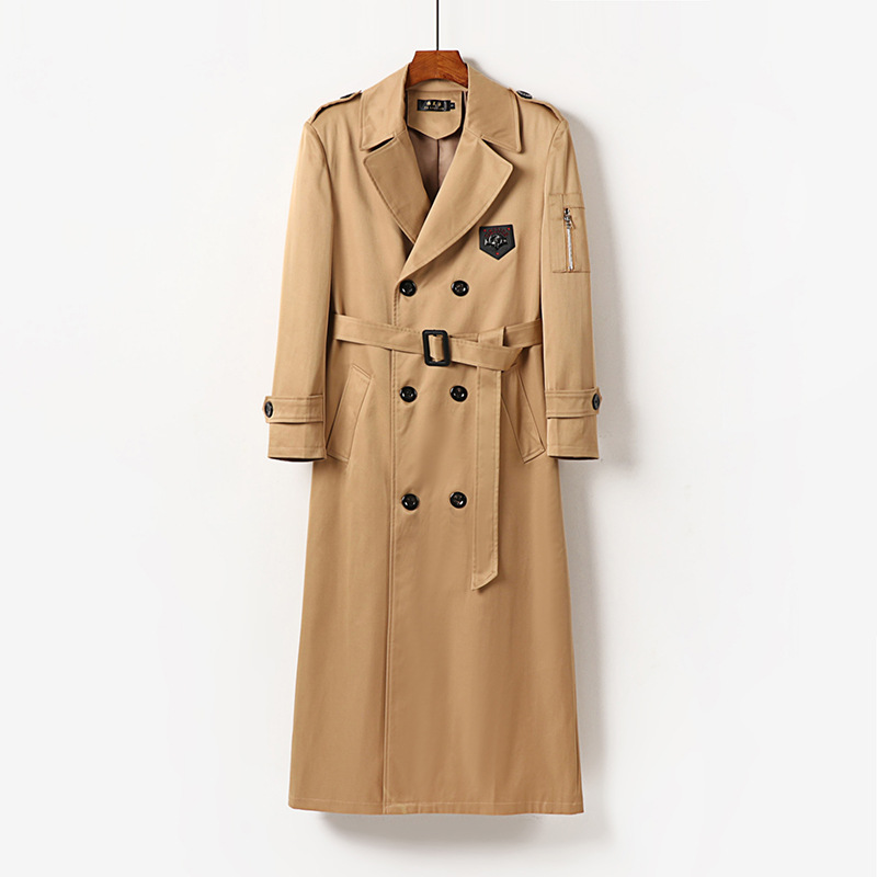 빅 사이즈 트렌치코트 남성 롱니코트코리아 캐주얼 트렌치코트로 멋을 낸 남성이다