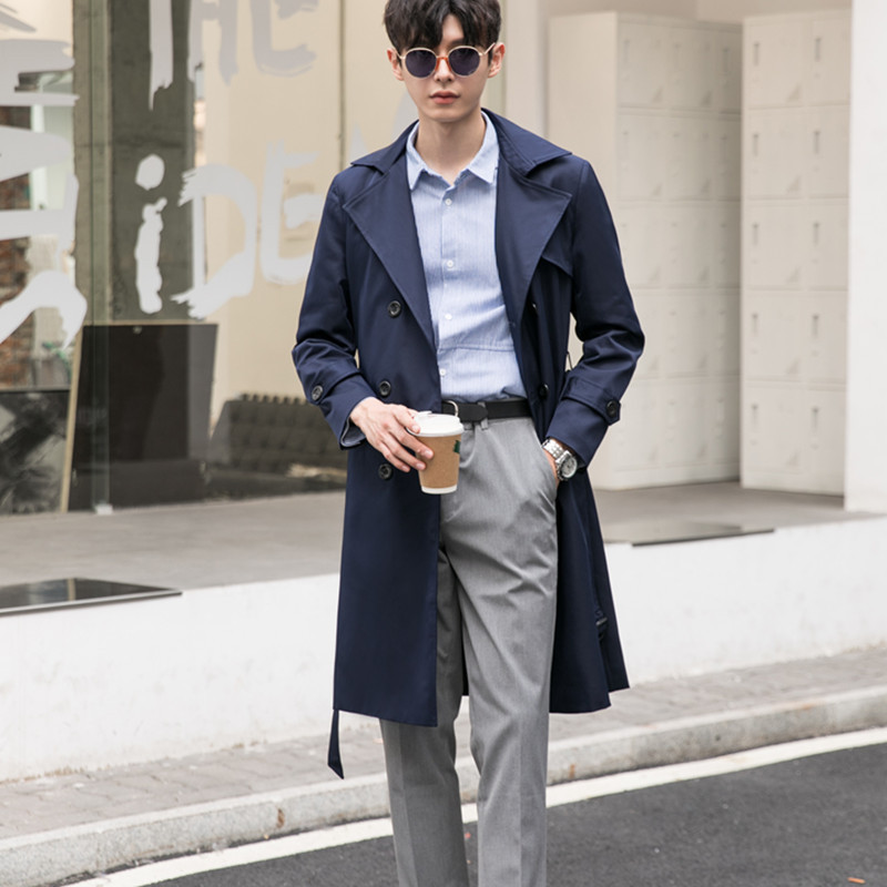 트렌치코트남 미디엄 기장으로 봄 가을 한판 트렌드 시크한 브리슬리 코트니하이 루즈핏 코트남입니다