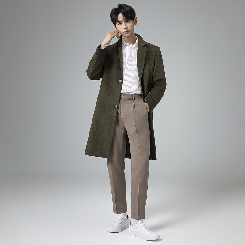 라지 사이즈의 박시한 디자인의 모직 코트남 가을겨울 미디엄 기장의 박시한 트렌치코트요 트렌치남