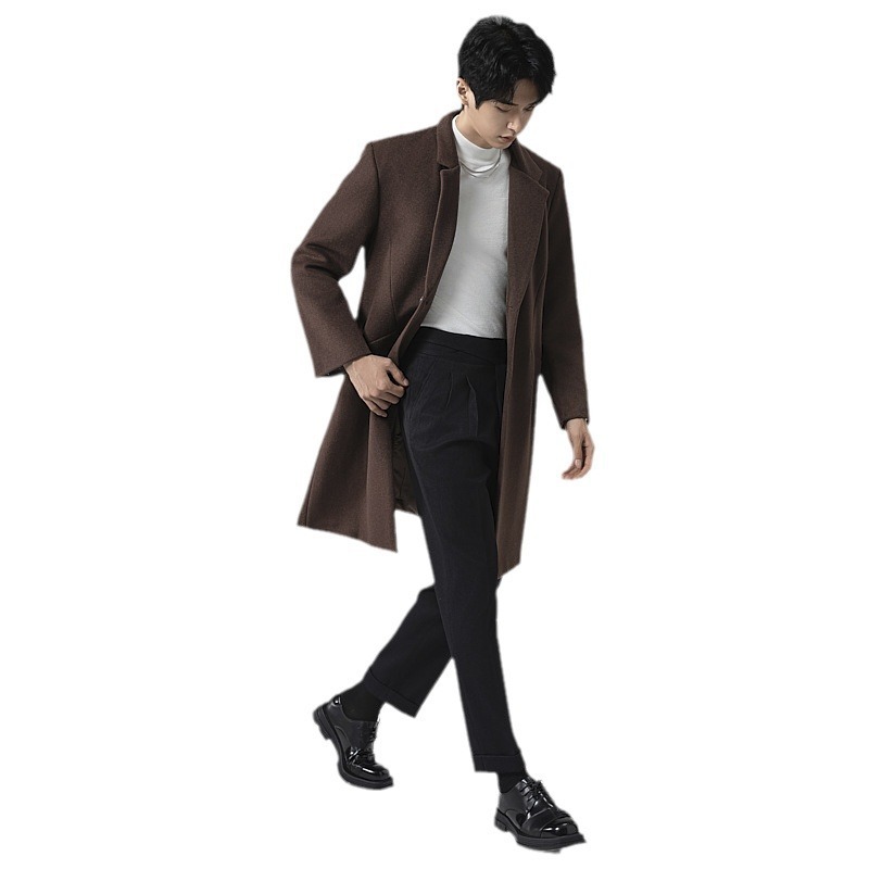 라지 사이즈의 박시한 디자인의 모직 코트남 가을겨울 미디엄 기장의 박시한 트렌치코트요 트렌치남