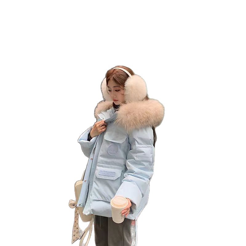 패딩 재킷을 극복하는 여성 쇼트 기장