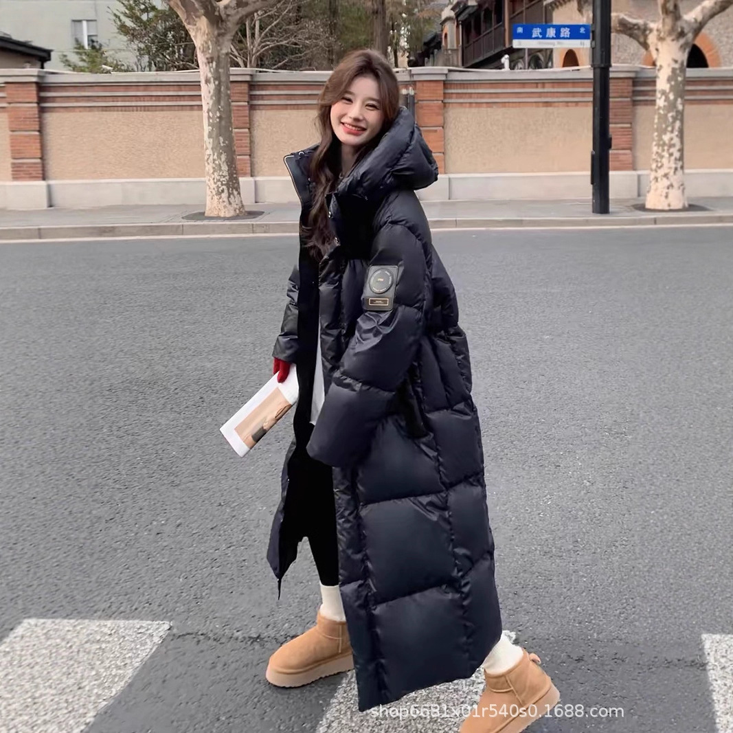 구스 다운 길이와 도톰한 남녀 패딩 아우터입니다