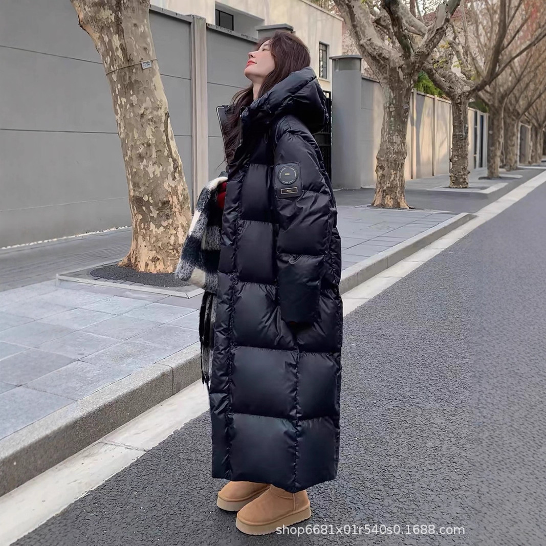 구스 다운 길이와 도톰한 남녀 패딩 아우터입니다