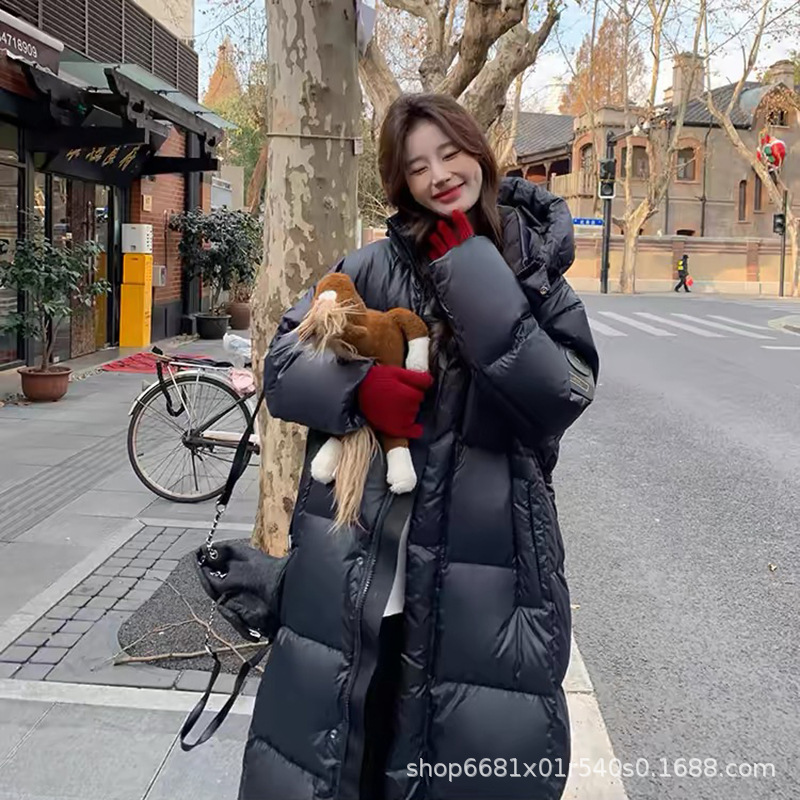구스 다운 길이와 도톰한 남녀 패딩 아우터입니다